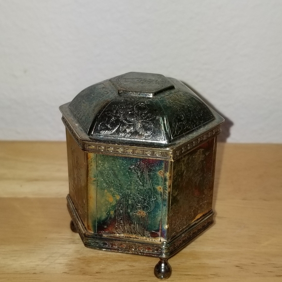 #1150 Vintage Silver Tone Engraved Box - Picture 10 of 15